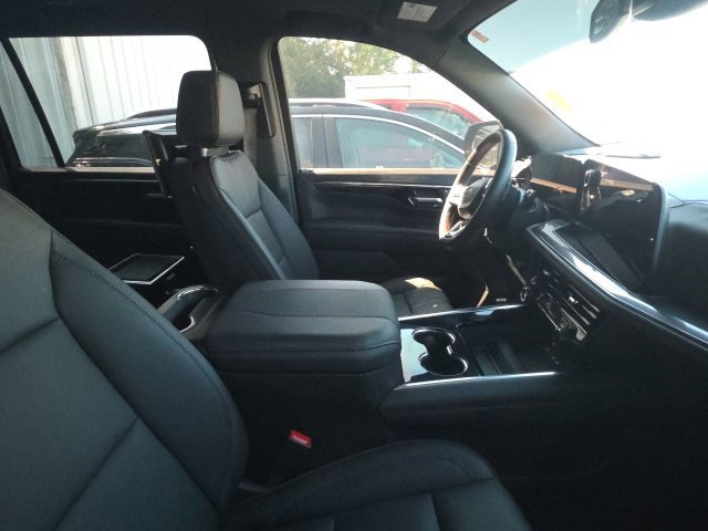 Used 2026 Chevrolet Suburban RST w/ Comfort Package AWD/4WD image 11