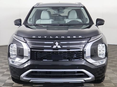 Used 2025 Mitsubishi Outlander AWD image 17