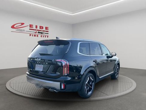 Used 2025 Kia Telluride EX w/ EX Captain's Chair Package image 6