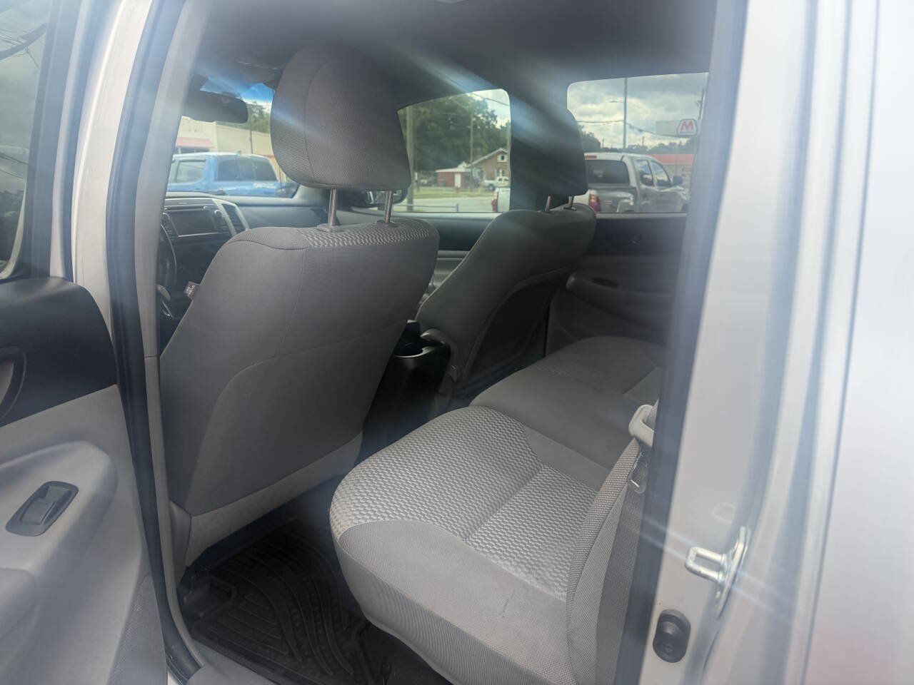 Used 2013 Toyota Tacoma PreRunner w/ SR5 Pkg RWD image 4