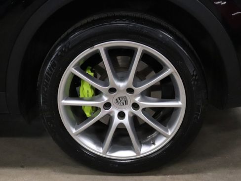 Used 2020 Porsche Cayenne E-HYBRID w/ Premium Plus Package image 37