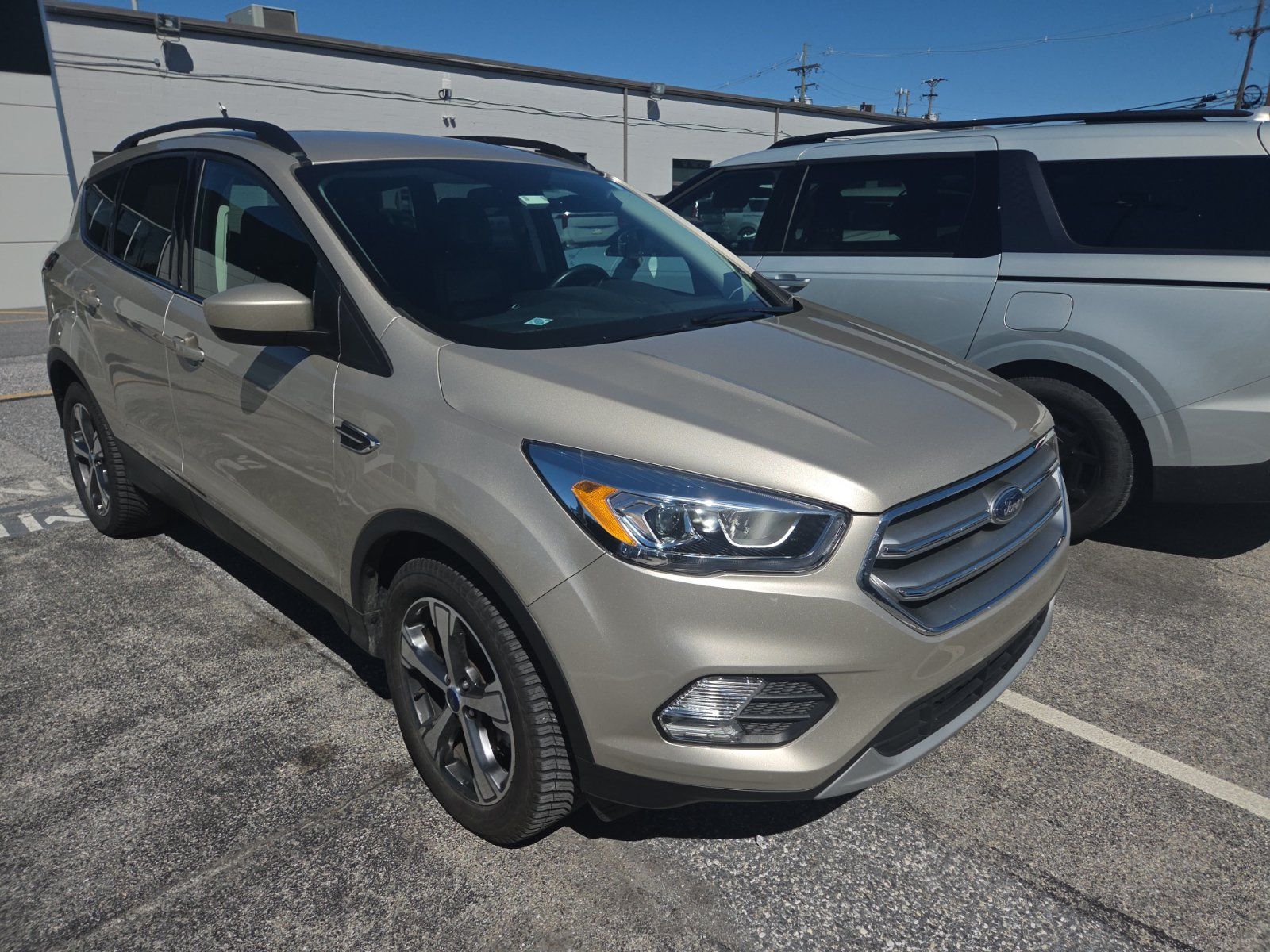 Used 2017 Ford Escape SE w/ SE Leather Comfort Package AWD/4WD image 3