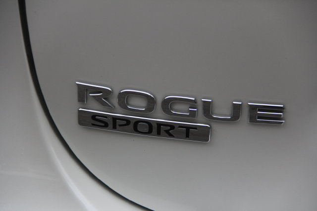 Used 2020 Nissan Rogue Sport SV w/ All-Weather Package AWD/4WD image 10