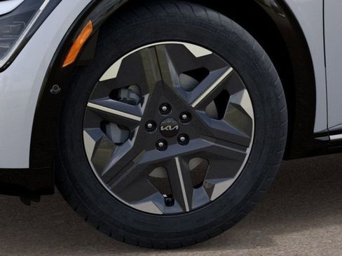 New 2025 Kia EV6 Light w/ Light LR Technology Package image 13