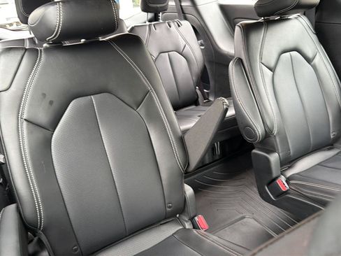 Used 2024 Chrysler Pacifica Touring-L w/ S Appearance Package FWD image 33