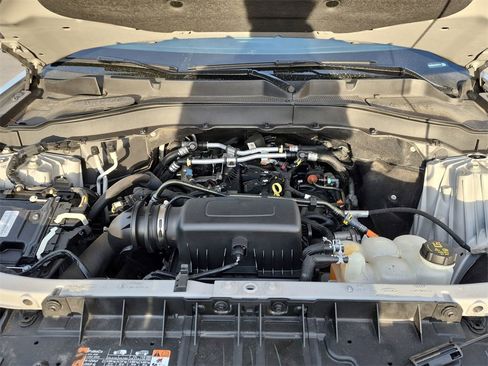 Used 2023 Ford Explorer XLT w/ Equipment Group 202A image 25