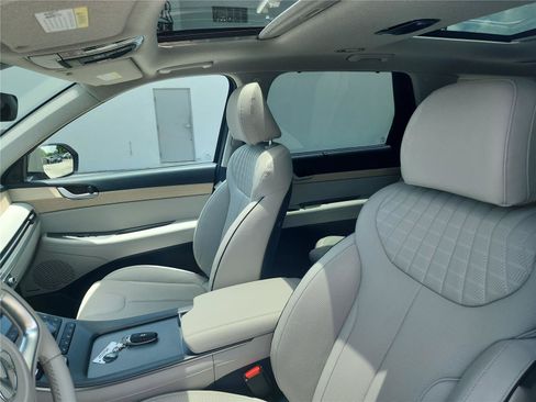 Used 2024 Hyundai Palisade Limited FWD image 13