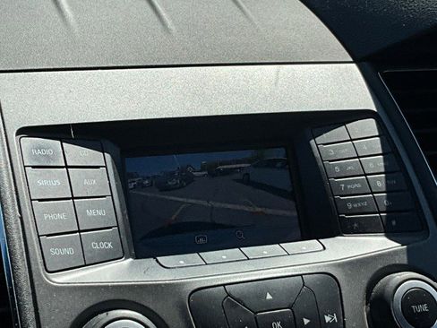 Used 2015 Ford Taurus SEL FWD image 5