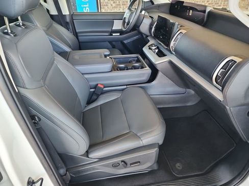 Used 2025 Ford Expedition Active image 13