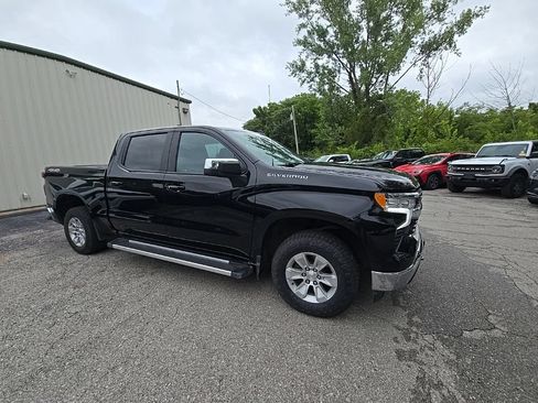 Used 2024 Chevrolet Silverado 1500 LT w/ Leather Package AWD/4WD image 11