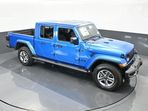 Used 2024 Jeep Gladiator Sport w/ Premium Package image 19