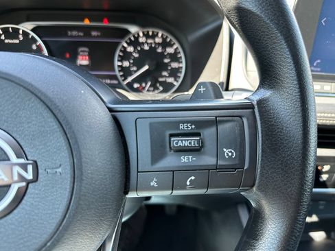 Used 2024 Nissan Rogue S FWD image 23