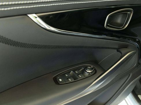 New 2026 Aston Martin DBX 707 image 21