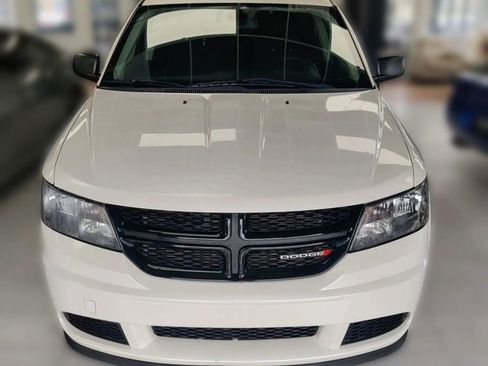 Used 2018 Dodge Journey SE w/ Blacktop Package image 2