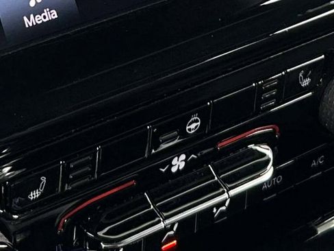 New 2025 Jeep Grand Cherokee L Laredo image 37