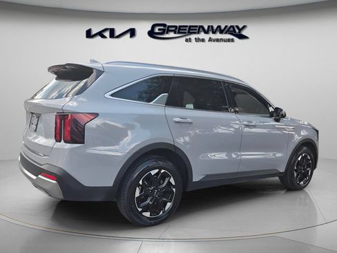 Certified 2025 Kia Sorento S w/ Panoramic Sunroof Package FWD image 6