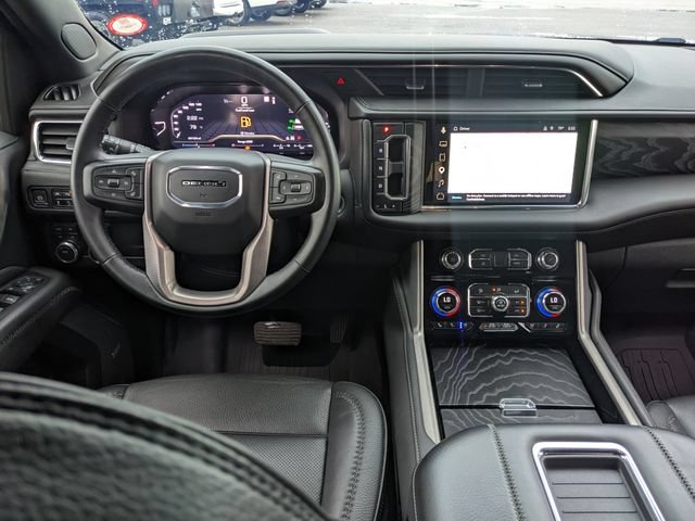 Used 2023 GMC Yukon XL Denali AWD/4WD image 16