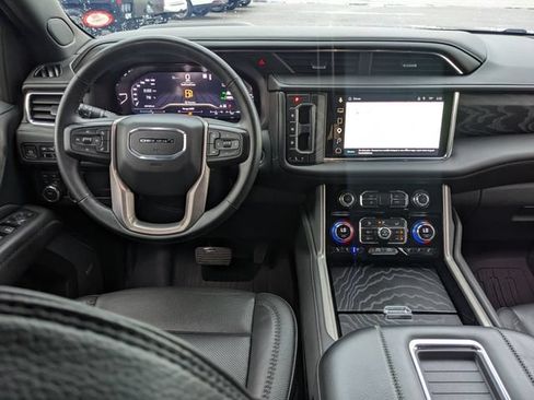 Used 2023 GMC Yukon XL Denali AWD/4WD image 16