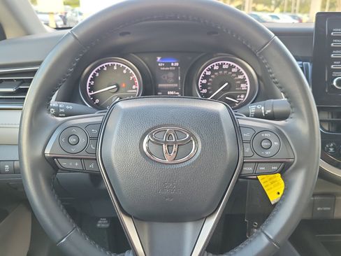 Used 2024 Toyota Camry SE image 14