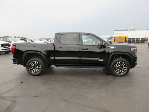 Certified 2025 GMC Sierra 1500 AT4 w/ AT4 Premium Package AWD/4WD image 5
