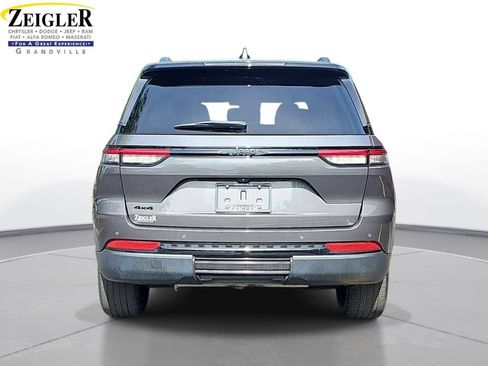 Used 2023 Jeep Grand Cherokee Altitude AWD/4WD image 6