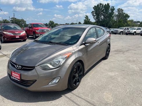 Used 2013 Hyundai Elantra Limited FWD image 1