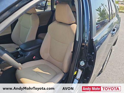 Used 2020 Toyota RAV4 LE AWD/4WD image 10