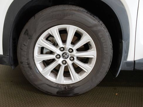 Used 2024 Toyota Grand Highlander AWD image 9