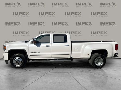 Used 2019 GMC Sierra 3500 Denali image 2