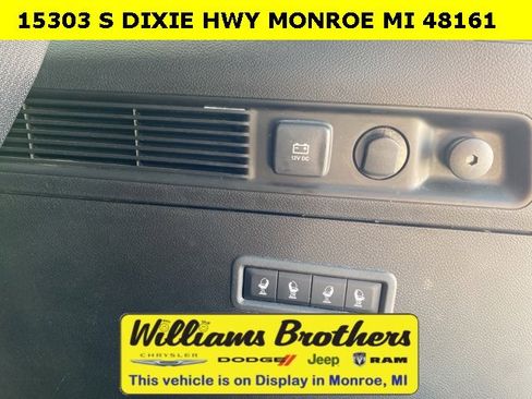 Used 2024 Jeep Wagoneer Series II w/ Flexible Seating Group image 31