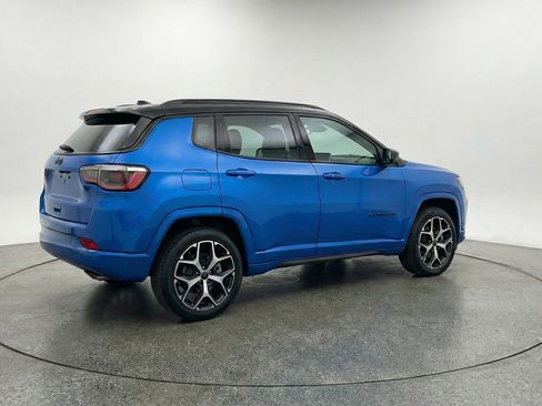 Used 2025 Jeep Compass Limited AWD/4WD image 9