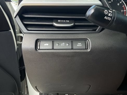 Used 2025 Nissan Altima 2.5 SV FWD image 18