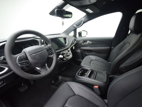 New 2027 Chrysler Pacifica Select AWD/4WD image 32