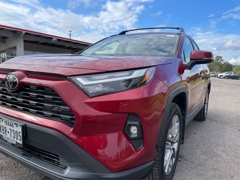 Used 2023 Toyota RAV4 XLE Premium image 15