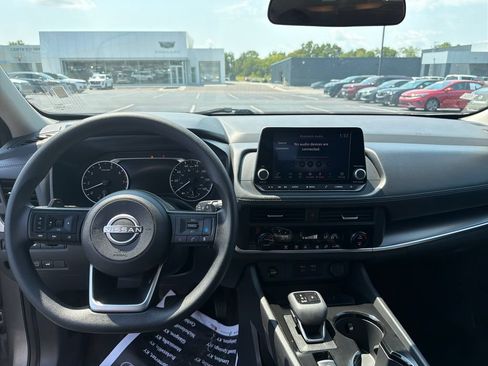 Used 2024 Nissan Rogue SV AWD/4WD image 15