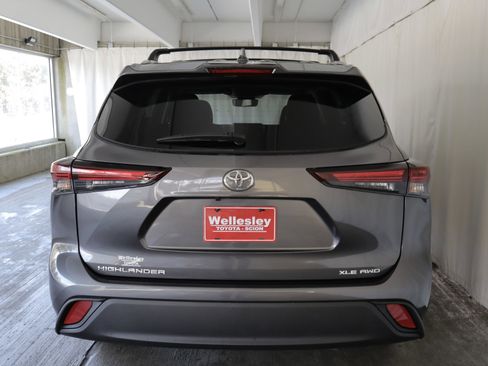 Used 2024 Toyota Highlander XLE AWD/4WD image 26