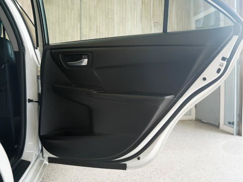 Used 2016 Toyota Camry SE FWD image 35