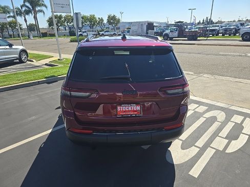 New 2025 Jeep Grand Cherokee L Altitude image 13