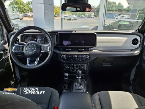 Used 2024 Jeep Wrangler Unlimited Sahara AWD/4WD image 16