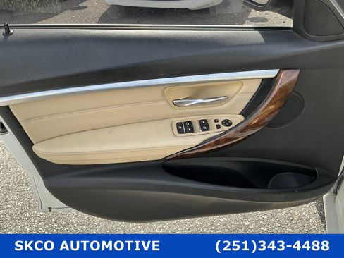 Used 2017 BMW 330i xDrive Sedan w/ Premium Package image 13