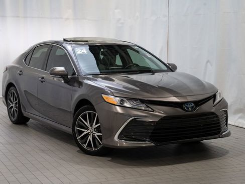 Used 2024 Toyota Camry XLE image 1