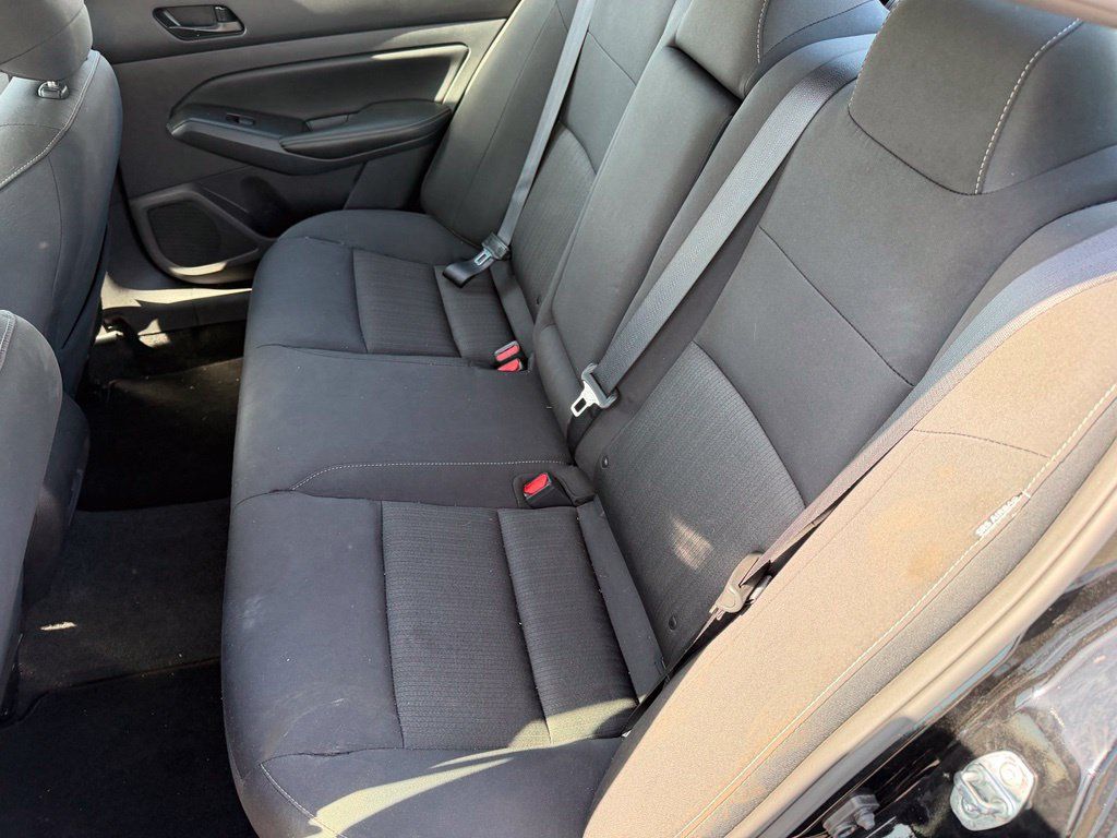 Used 2025 Nissan Altima 2.5 SV FWD image 8