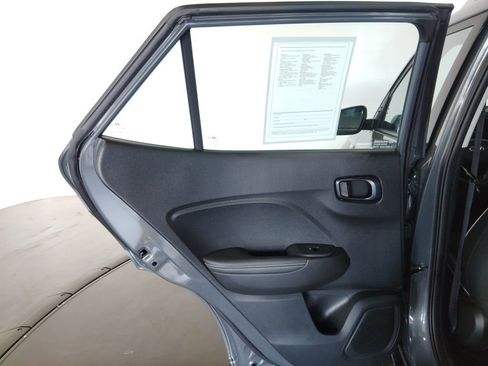 Used 2025 Hyundai Venue Limited image 33