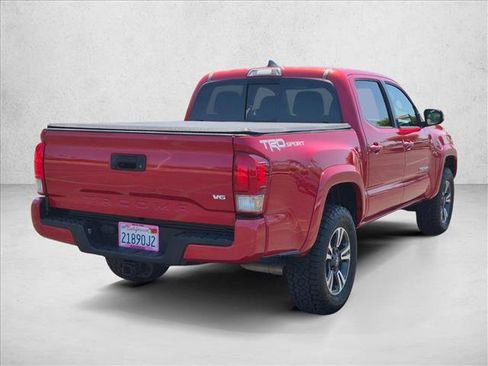 Used 2017 Toyota Tacoma TRD Sport w/ Tow Package RWD image 5