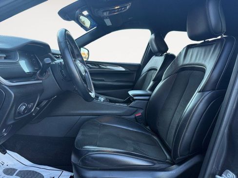 Used 2021 Jeep Grand Cherokee L Laredo image 2