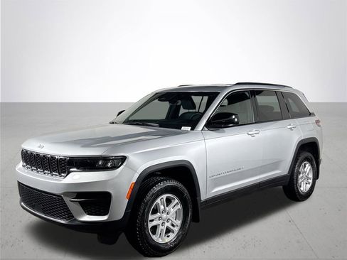 New 2025 Jeep Grand Cherokee Laredo w/ MOPAR Finishing Package image 2