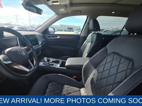 Used 2025 Volkswagen Atlas SEL Premium R-Line image 11