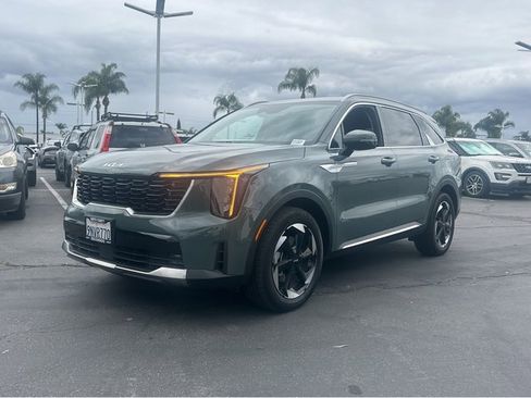 Certified 2025 Kia Sorento EX image 3