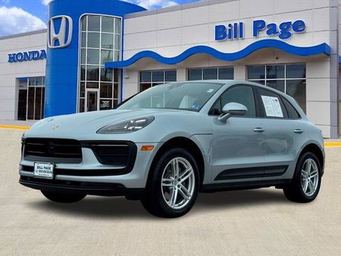 Used 2025 Porsche Macan image 2