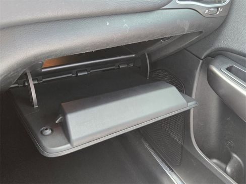 Used 2019 Jeep Cherokee Limited image 22